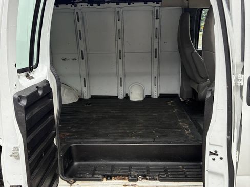 Used 2018 Chevrolet Express 2500 w/ Enhanced Convenience Package RWD image 19
