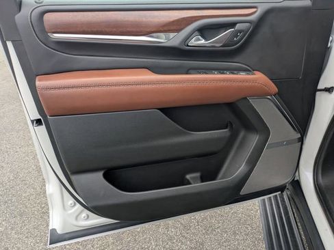 Used 2023 GMC Yukon Denali Ultimate image 10