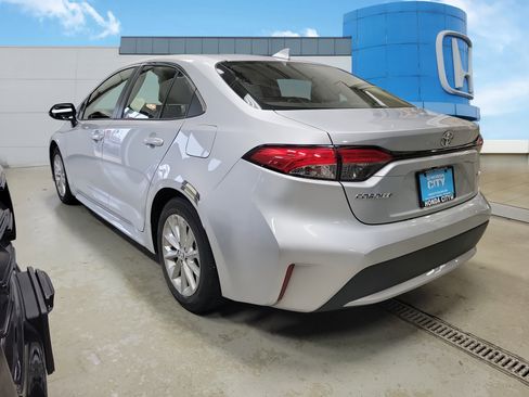 Used 2020 Toyota Corolla XLE image 4