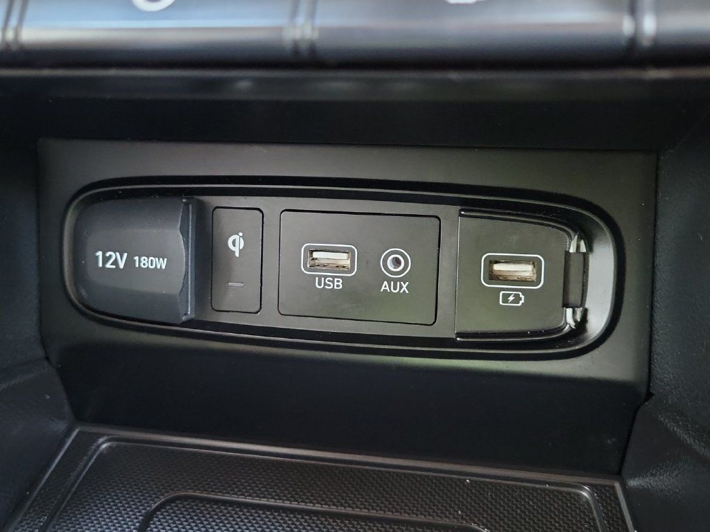 Used 2020 Hyundai Santa Fe Limited AWD/4WD image 21