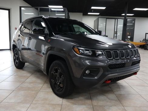 Used 2024 Jeep Compass Trailhawk AWD/4WD image 8