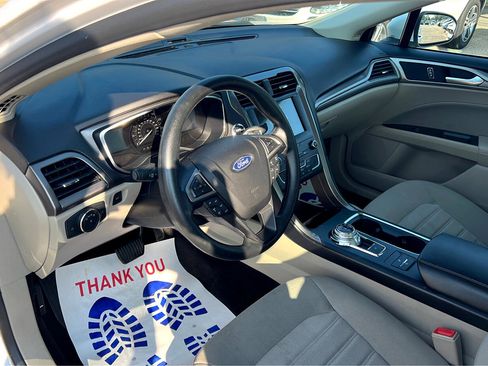 Used 2020 Ford Fusion SE image 12