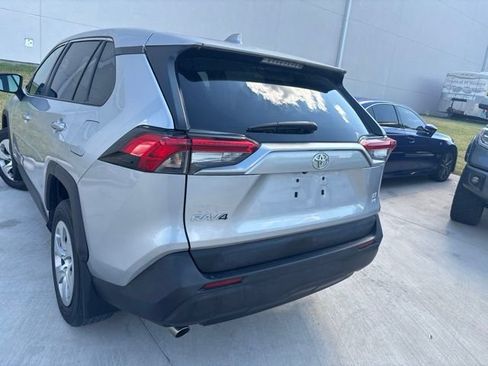 Used 2022 Toyota RAV4 LE AWD/4WD image 4
