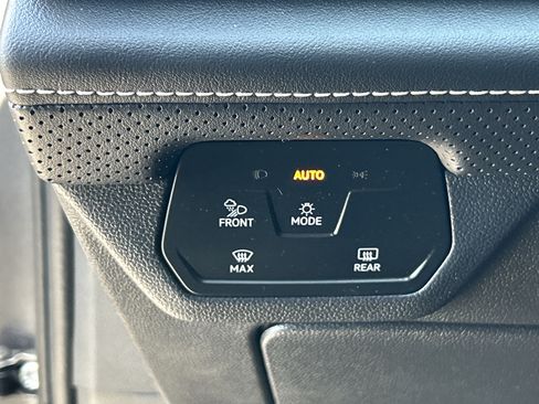 Used 2024 Volkswagen Atlas SE FWD image 21