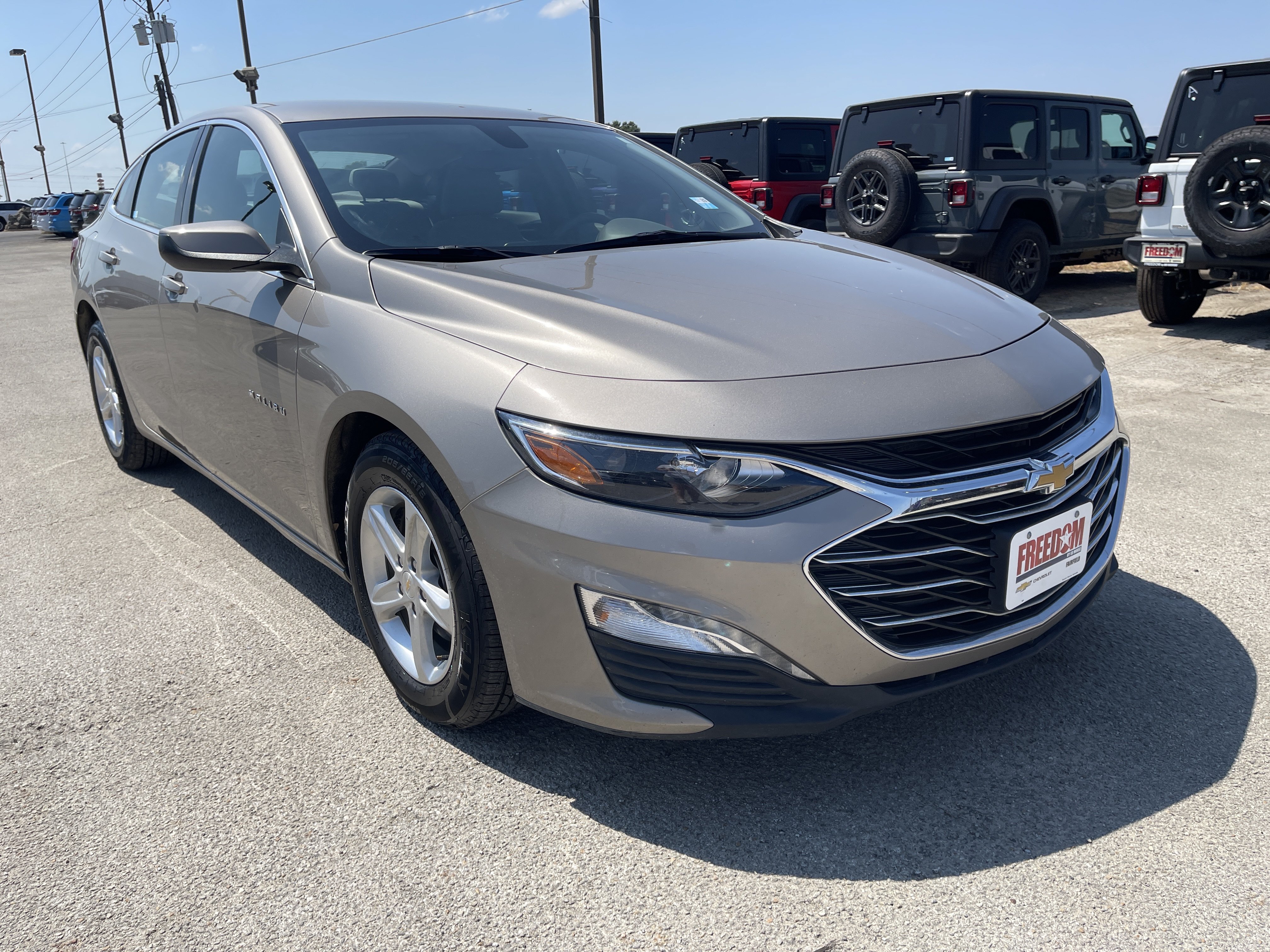 Used 2022 Chevrolet Malibu LT FWD image 2