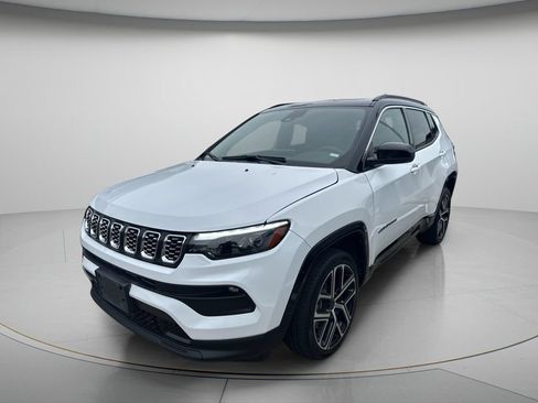 Used 2025 Jeep Compass Limited w/ Elite Group AWD/4WD image 3