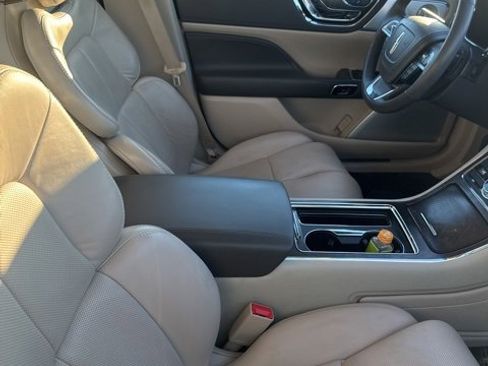 Used 2019 Lincoln Continental Reserve image 6