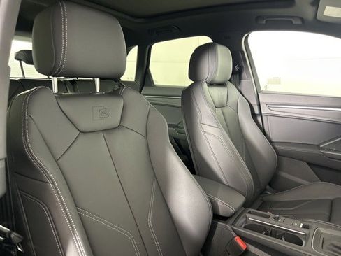 New 2025 Audi Q3 2.0T Premium image 12