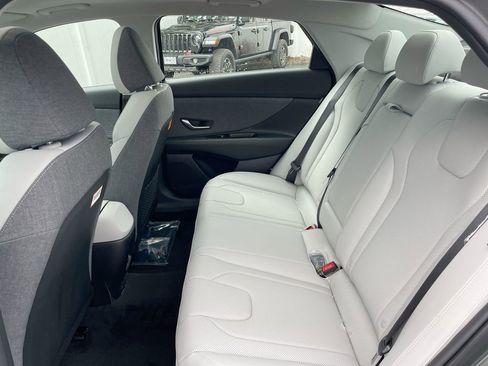 New 2025 Hyundai Elantra Limited image 48