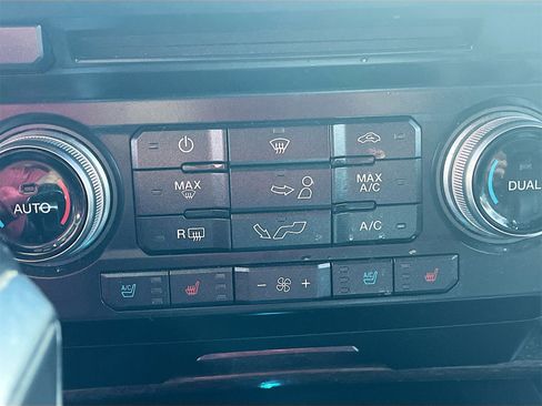 Used 2017 Ford F150 Platinum w/ Equipment Group 701A Luxury image 16