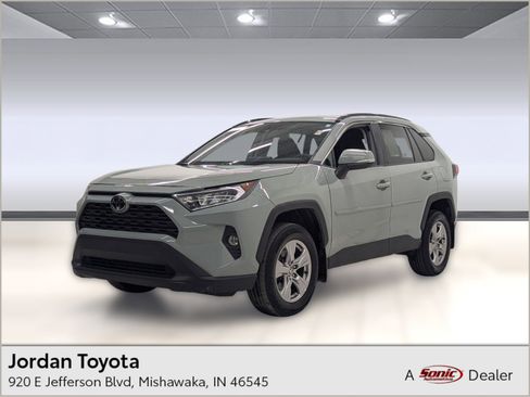 Used 2021 Toyota RAV4 XLE image 1