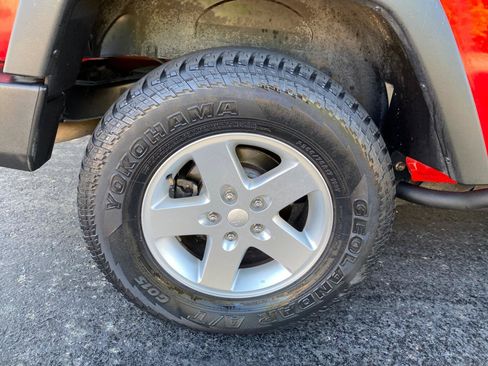 Used 2016 Jeep Wrangler Sport w/ Connectivity Group AWD/4WD image 17