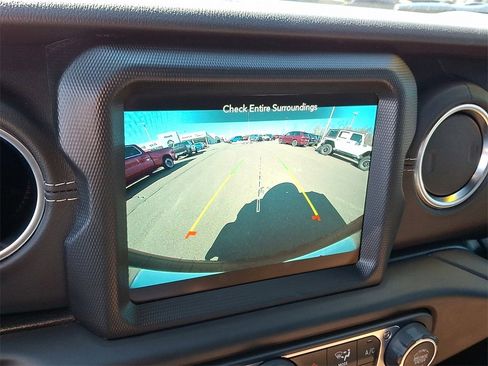 Used 2021 Jeep Wrangler Unlimited Sahara image 19