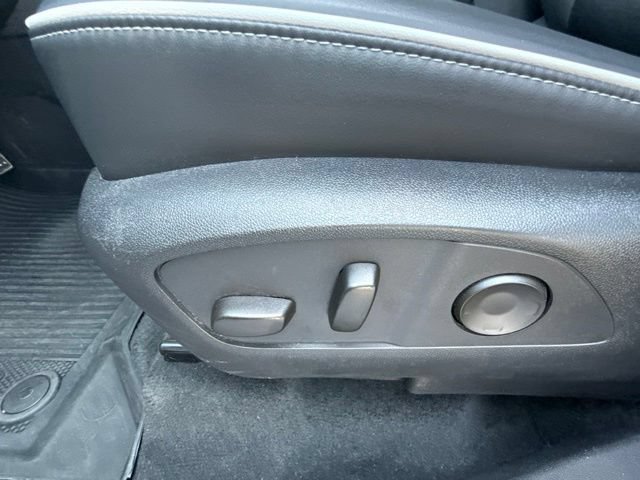 Used 2025 Buick Enclave Sport Touring w/ Super Cruise Package FWD image 22