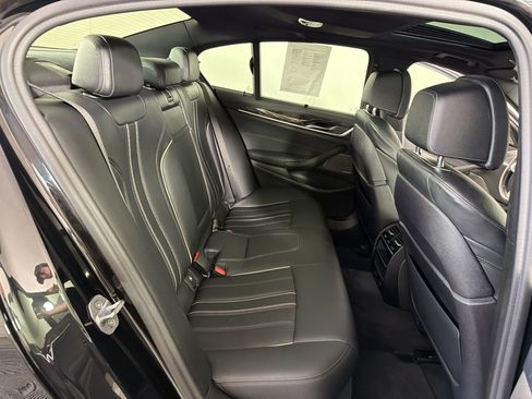 Used 2019 BMW M550i xDrive w/ Dynamic Handling Package AWD/4WD image 30