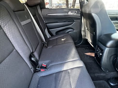 Used 2019 Jeep Grand Cherokee Laredo image 39