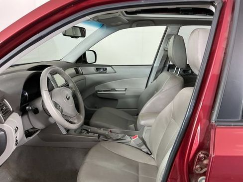Used 2010 Subaru Forester 2.5X Limited AWD/4WD image 10