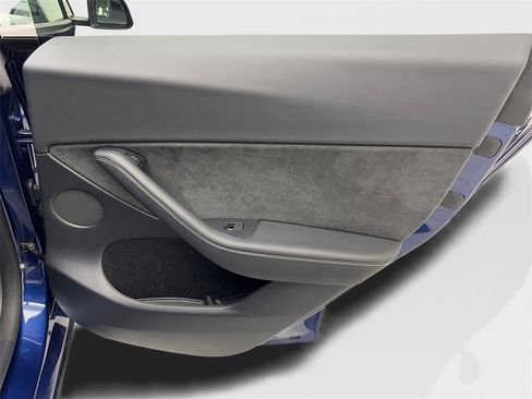 Used 2023 Tesla Model Y 2WD image 41