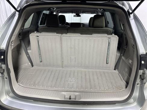 Used 2019 Toyota Highlander LE image 30