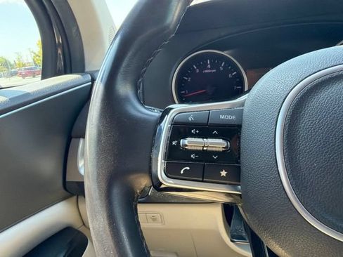 Used 2024 Kia Carnival LX FWD image 18