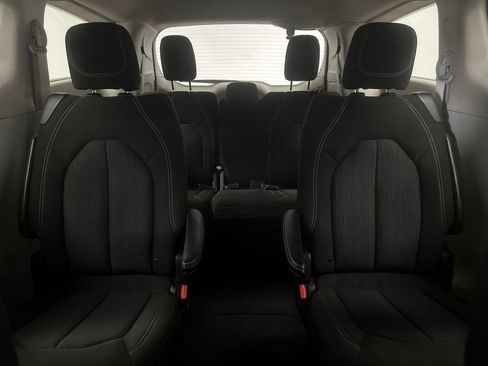 Used 2022 Chrysler Voyager LX FWD image 15