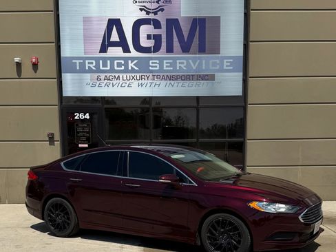 Used 2018 Ford Fusion SE w/ Fusion SE Technology Package FWD image 8