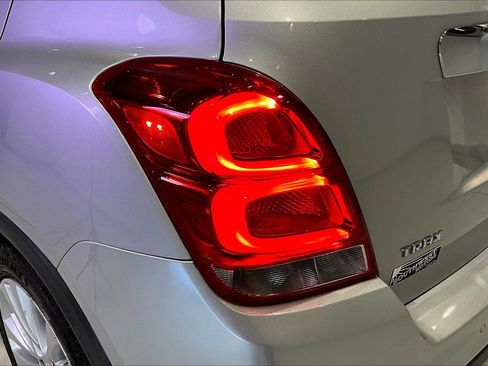 Used 2017 Chevrolet Trax Premier FWD image 23