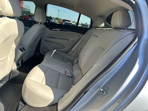 Used 2018 Buick Regal Essence w/ Driver Confidence Package #1 AWD/4WD image 28