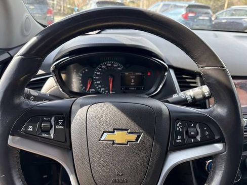 Used 2022 Chevrolet Trax LT w/ Driver Confidence Package image 29