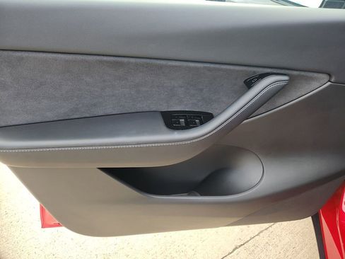 Used 2021 Tesla Model Y Long Range image 12