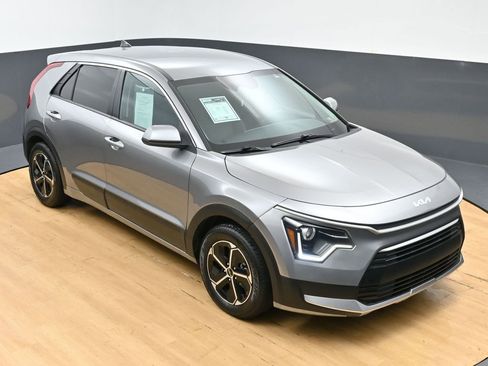 Used 2023 Kia Niro LX image 39