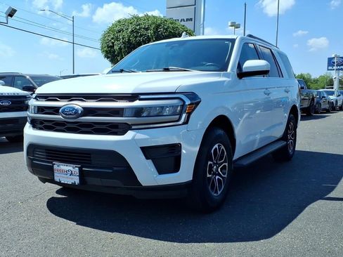 Used 2024 Ford Expedition XLT RWD image 3