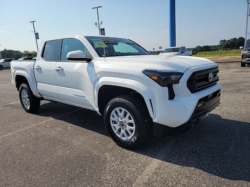 Used 2024 Toyota Tacoma SR5 RWD image 3