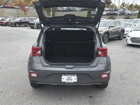 Certified 2025 Hyundai Venue SEL image 18