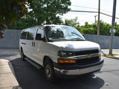 Used 2023 Chevrolet Express 3500 LT w/ LT Preferred Equipment Group RWD image 4