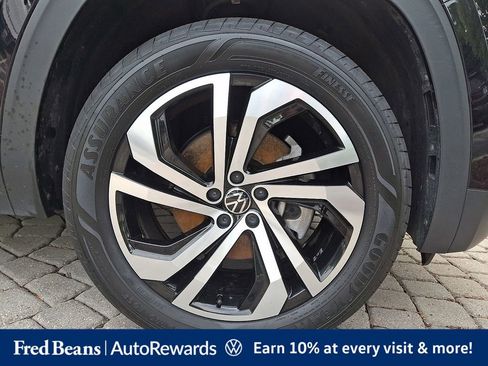 Certified 2022 Volkswagen Atlas Cross Sport SEL AWD/4WD image 11