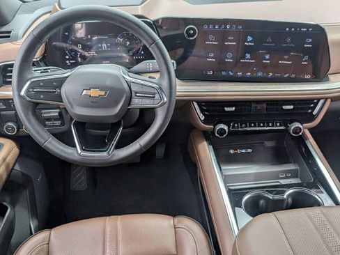 Used 2025 Chevrolet Tahoe High Country image 13