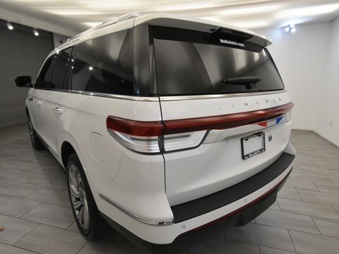 Used 2022 Lincoln Navigator Reserve image 3