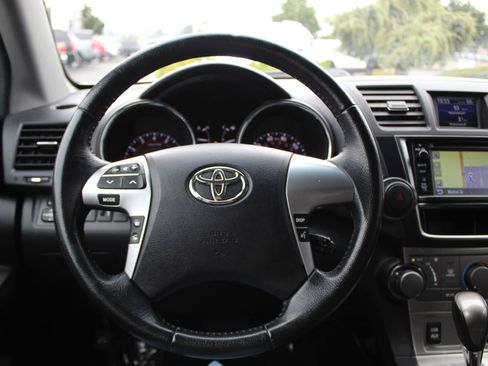 Used 2013 Toyota Highlander SE AWD/4WD image 24