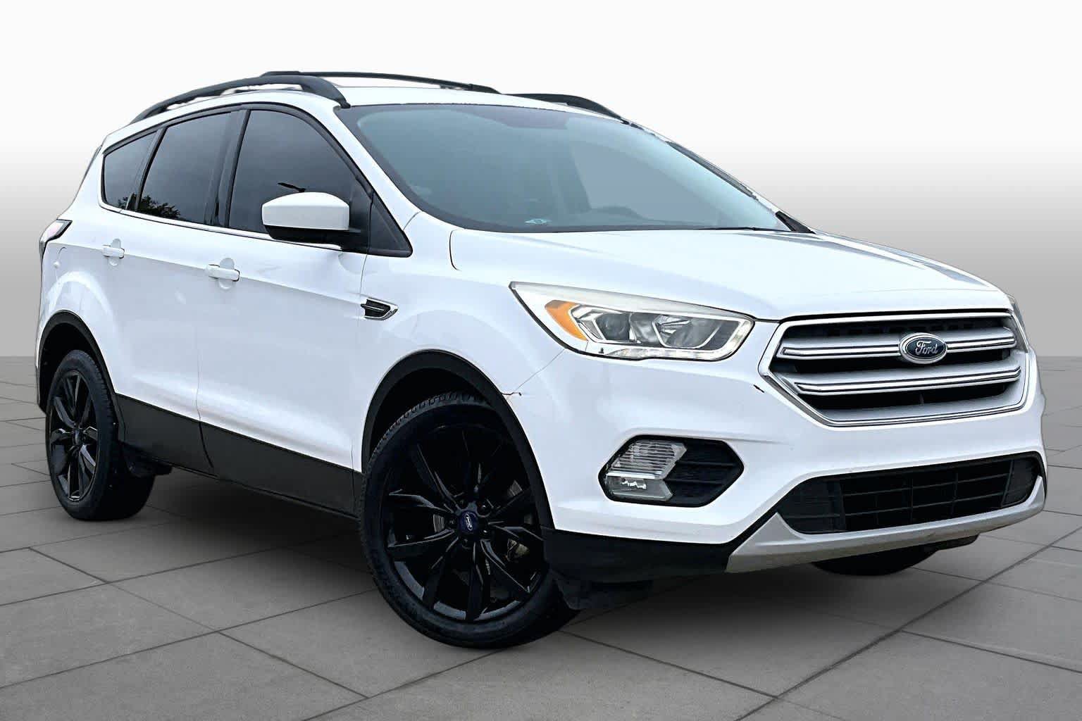 Used 2018 Ford Escape SEL FWD image 3