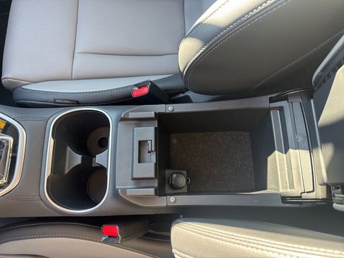 Used 2025 Subaru Outback Limited image 23