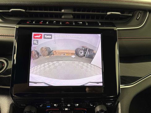 Used 2022 Jeep Grand Cherokee Trailhawk w/ Luxury Tech Group III image 15