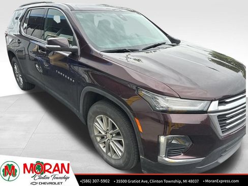 Used 2023 Chevrolet Traverse LT FWD image 2