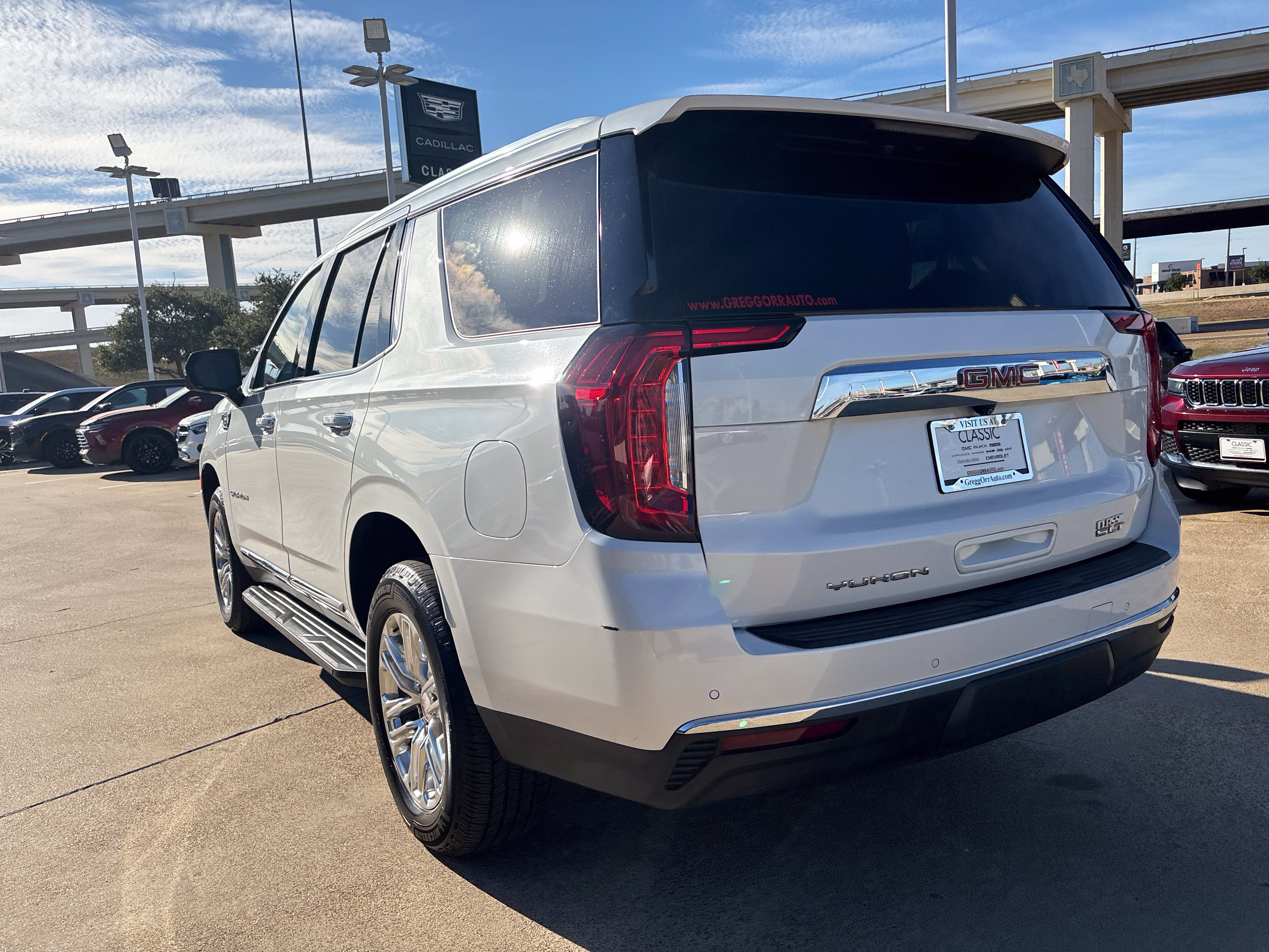 Used 2022 GMC Yukon SLT w/ SLT Luxury Package AWD/4WD image 7