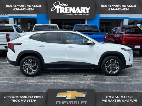Used 2025 Chevrolet Trax LT w/ Driver Confidence Package FWD image 1