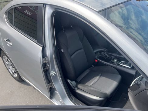 Used 2015 MAZDA MAZDA3 i Sport image 11