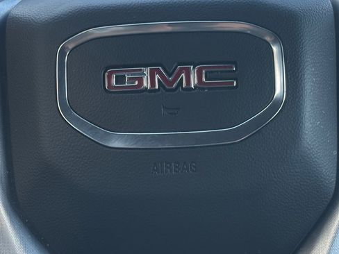 Used 2023 GMC Yukon XL SLT w/ SLT Premium Package image 12