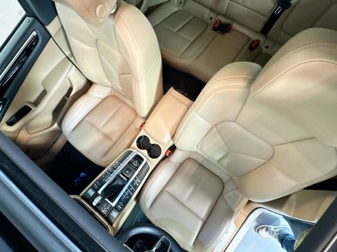 Used 2021 Porsche Macan S image 20