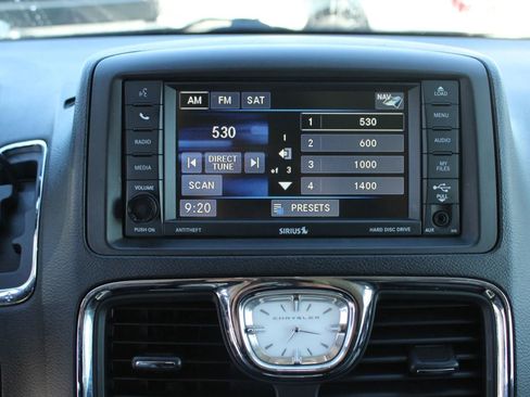 Used 2015 Chrysler Town & Country Touring w/ Trailer Tow Group image 22