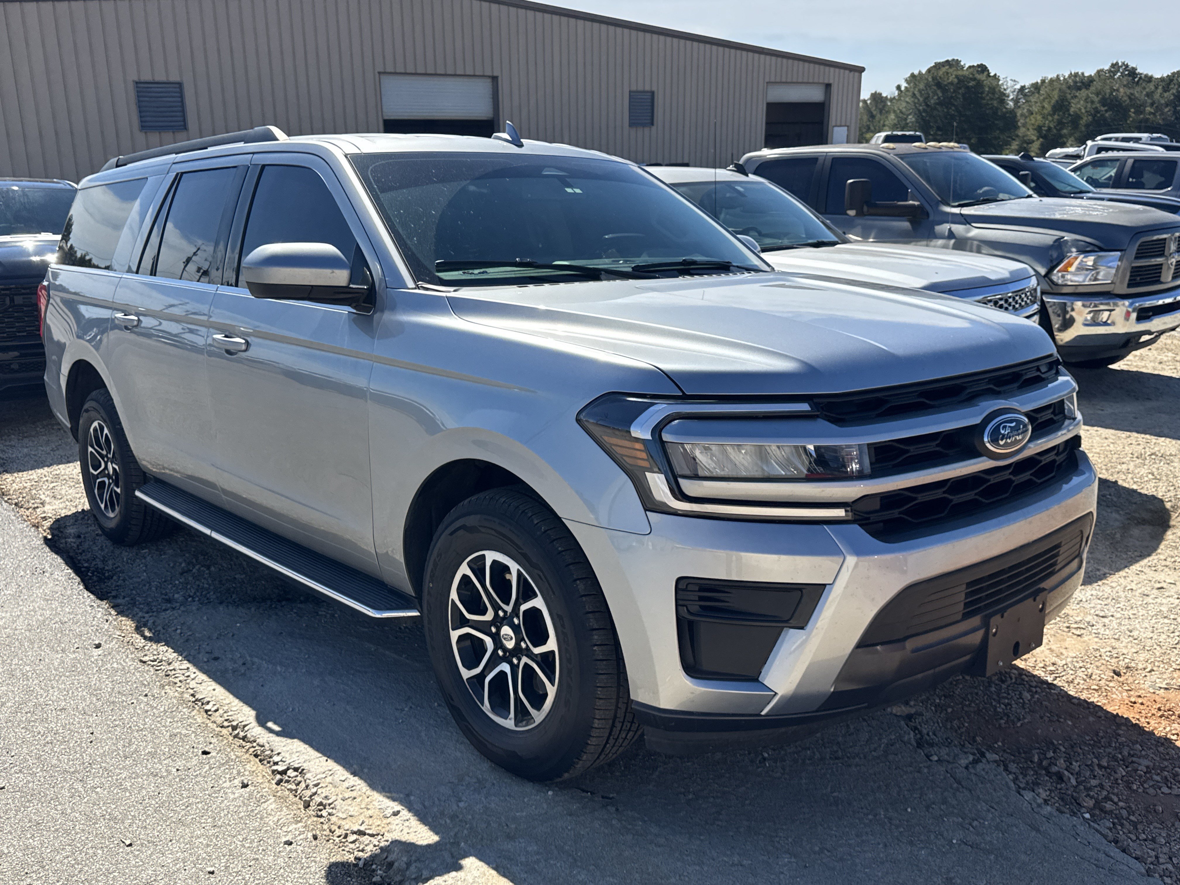 Used 2022 Ford Expedition Max XLT RWD image 4